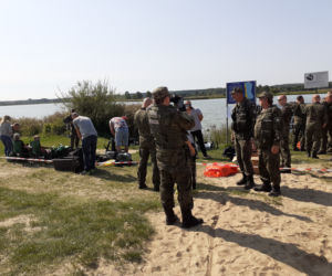 Sprzątanie dna i brzegów siedleckiego zalewu Muchawka - wrzesień 2020 r.