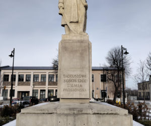 To najpiękniejsze średniowieczne miasto w Małopolsce. Leży obok Krakowa i olśniewa zabytkowym rynkiem