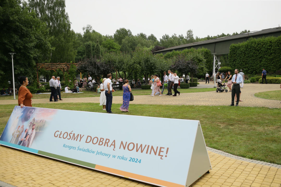 Kongres Świadków Jehowy 2024. W niedzielnych wydarzeniach wzięły udział tłumy