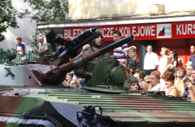 Wielka defilada w Warszawie. To Lech Kaczyński rozpoczął wojskowe pokazy w 2007 roku