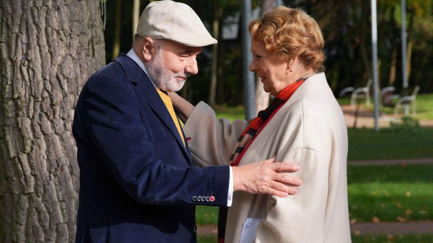 Barwy szczęścia odc. 3162. Józefina Rawiczowa (Elżbieta Jarosik), Andrzej Zastoja-Modelski (Leon Charewicz)