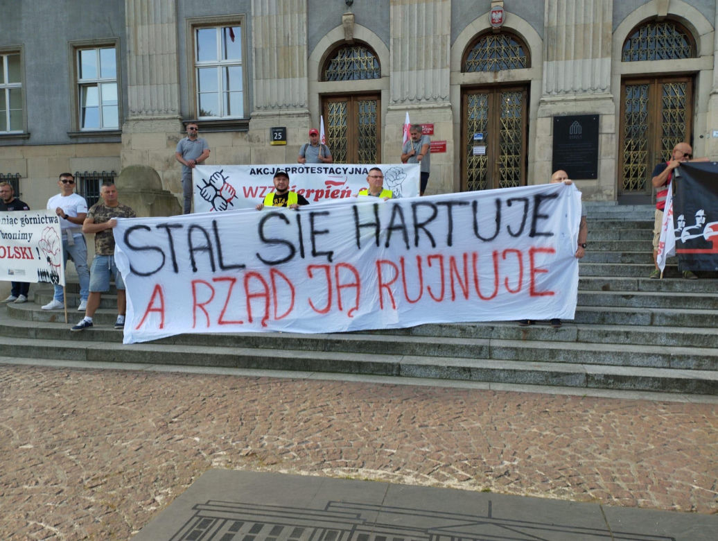 Paraliż w Katowicach. Rozpoczął się protest górników i hutników. "Stal się hartuje, a rząd ją rujnuje"