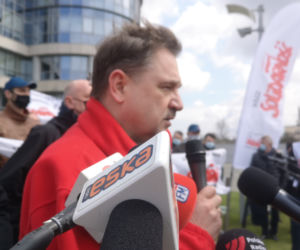 Gorąco pod siedzibą Tauronu. Związkowcy sprzeciwiają podziałowi spółki: Sasin i Soboń odlecieli! [ZDJĘCIA, WIDEO]