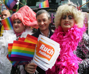 Tak zmieniał się Robert Biedroń