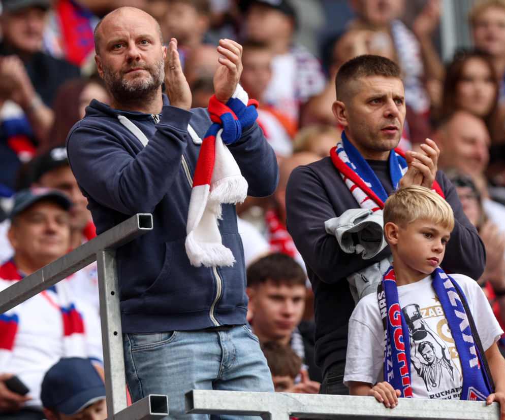 Kibice Górnika Zabrze na trybunach Areny Zabrze. Relację z meczu z Lechem Poznań przeczytasz na SE.