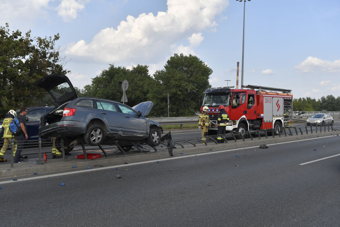 Wypadek Na S8, wjechał na barierki
