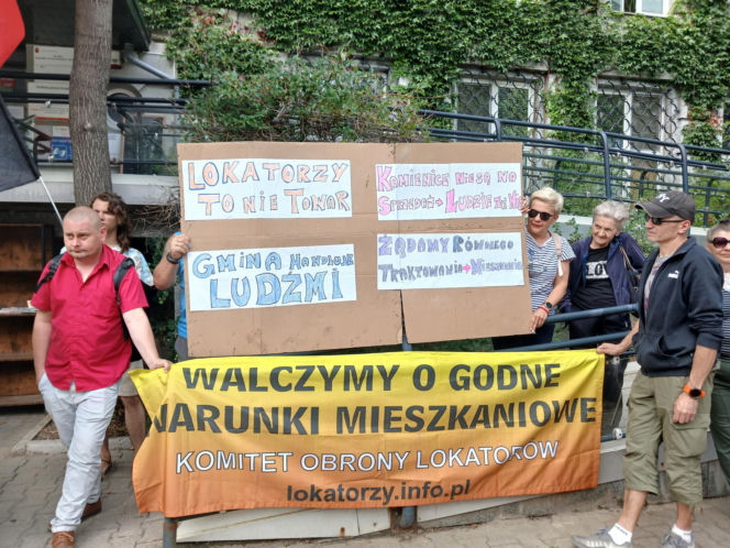 Protest mieszkańców kamienicy przy ul. Środkowej 11