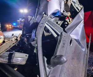 Z ogromną siłą wjechał w przystanek. 19-latek nie miał szans!