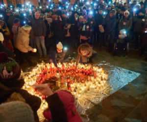 „Największe serce świata” także w Lublinie. Kilkaset osób przed ratuszem