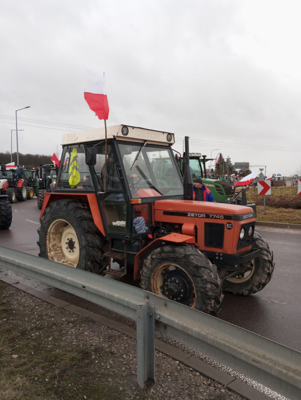 Trwa protest rolników w woj. lubelskim. Blokady są w wielu miejscach w regionie [DUŻO ZDJĘĆ]
