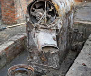 W piwnicy przedwojennej kamienicy znaleziono maszynę do palenia kawy