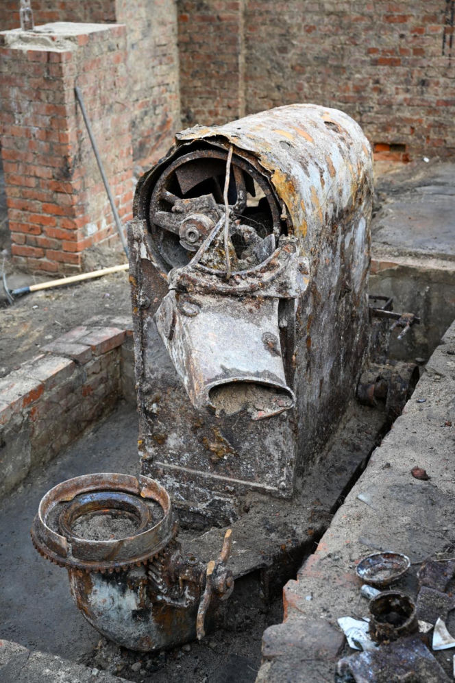 W piwnicy przedwojennej kamienicy znaleziono maszynę do palenia kawy