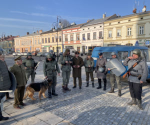 Inscenizacja z okazji 40. rocznicy wprowadzenia stanu wojennego