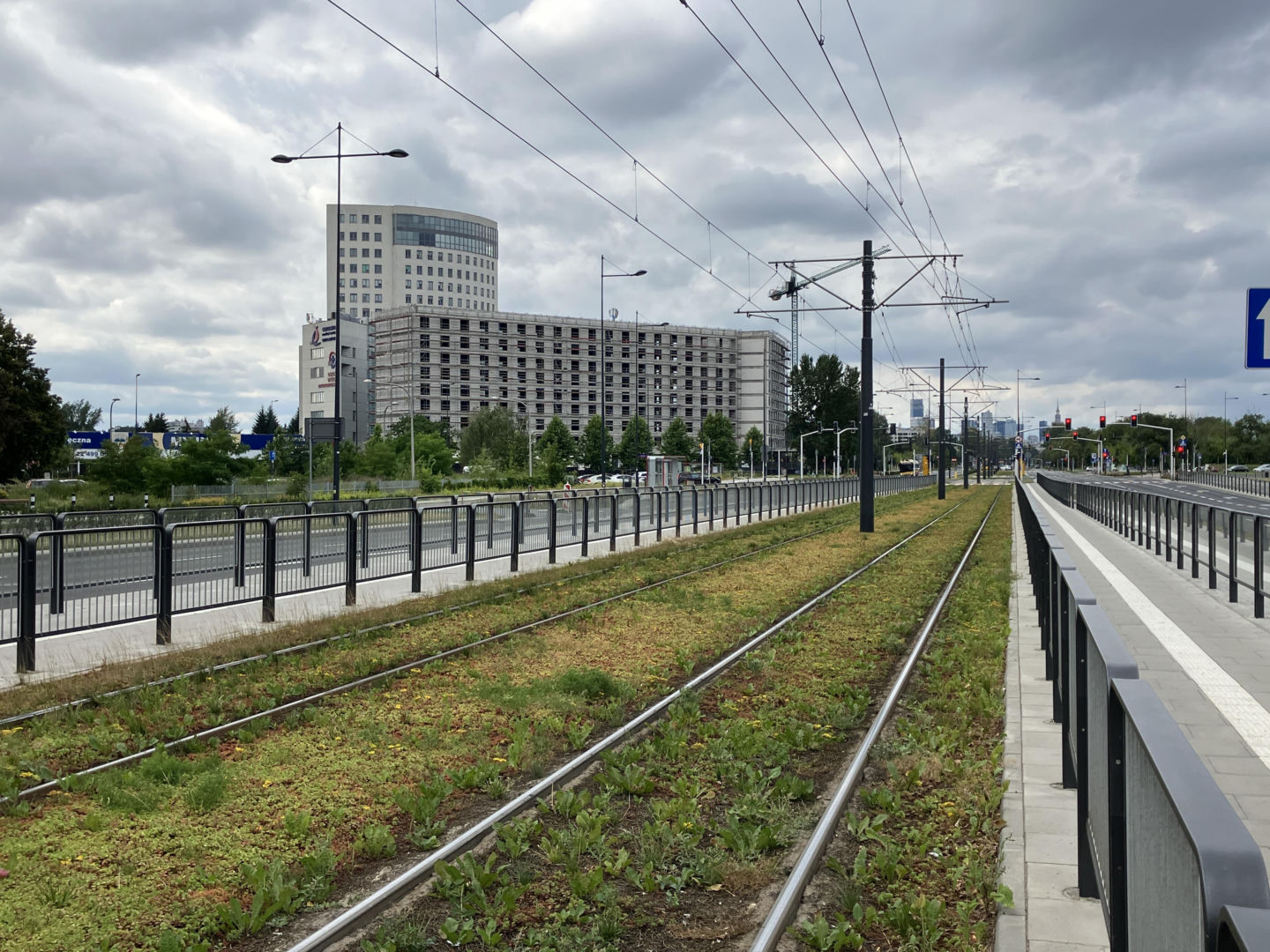 Szkieletor przy Sobieskiego w Warszawie - budowa hotelu