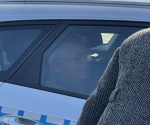 Uciekał przed policją, wylądował na latarni