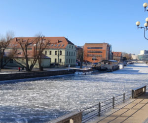 Wisła i Brda skute lodem! Zimowe piękno kusi, ale jest wyjątkowo niebezpieczne