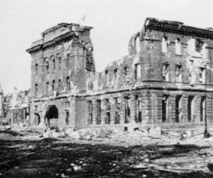 Warszawa zniszczona po Powstaniu Warszawskim