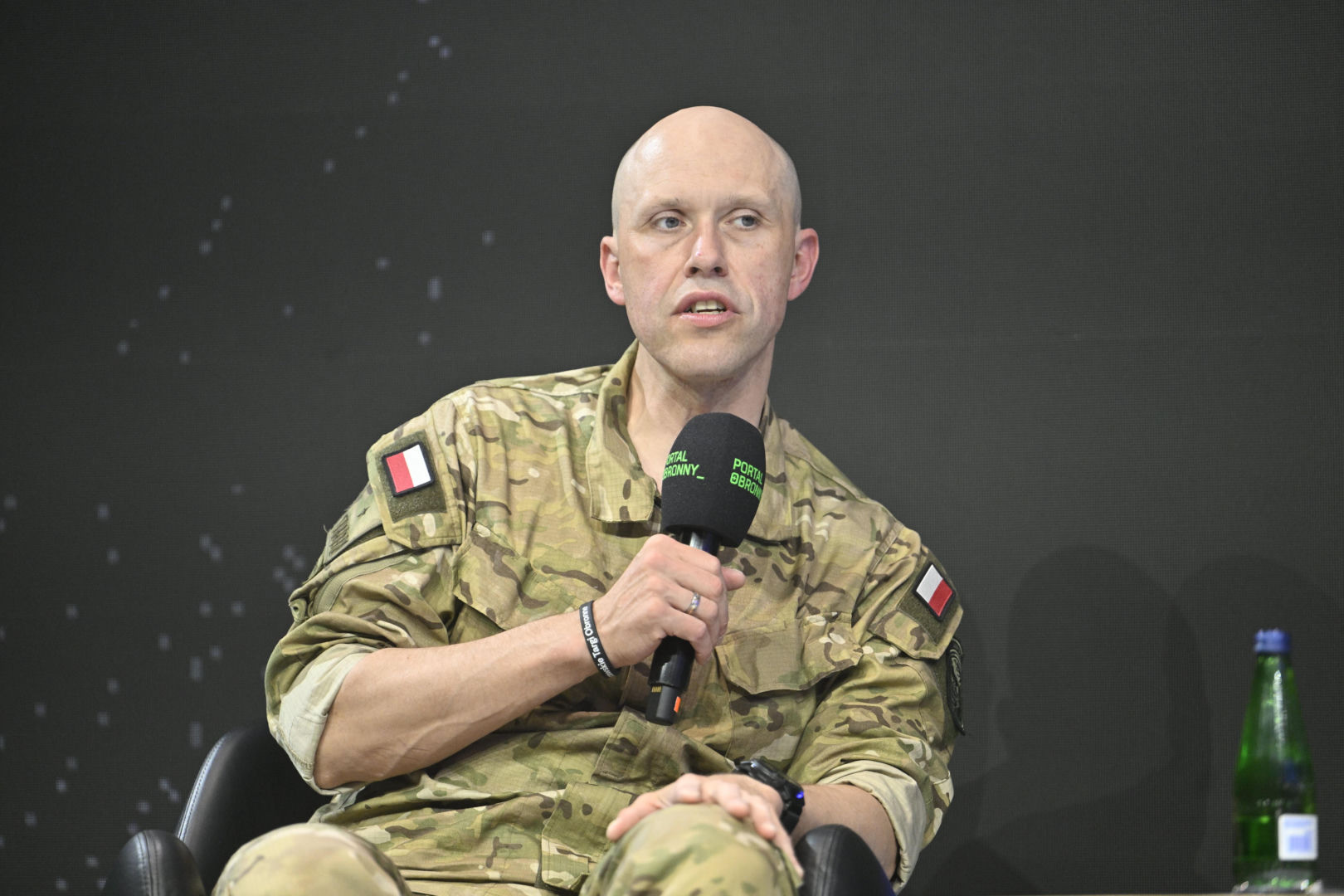 Warszawskie Targi Obronne. Scena Biała. Fire chat: Gen. Chmielewski o pasji do cyberbezpieczeństwa i i ekstremalnego biegania