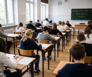 Egzamin ósmoklasisty 2026 angielski. Arkusze CKE. Zadania z języka angielskiego na E8 [13.05.2026]