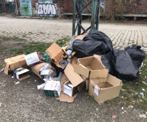 Śmieci na targowisku Świebodzki