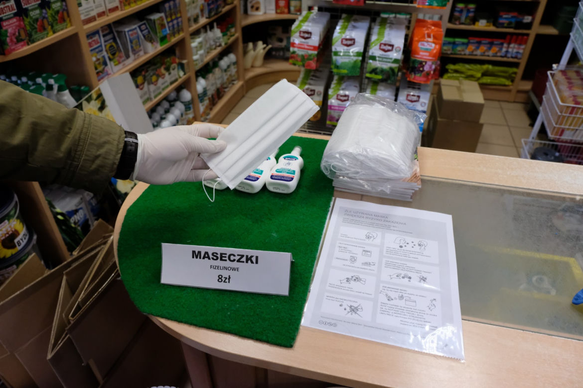 Maseczkowy obłęd na bazarach