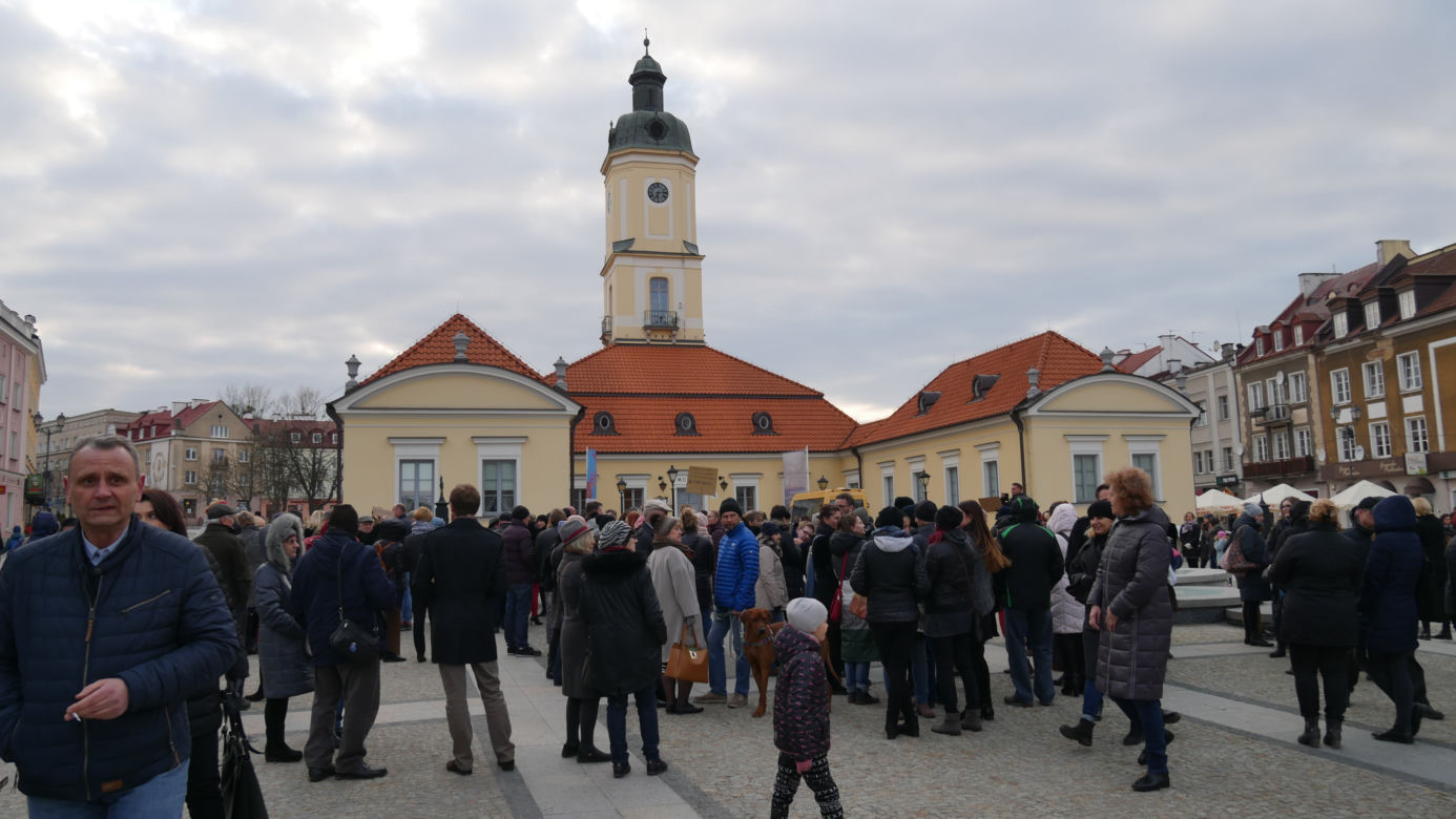 Wiosna Roberta Biedronia popiera strajk nauczycieli. "Cichy" protest przed kuratorium oświaty