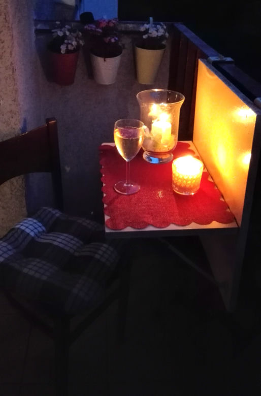 Dekoracja małego balkonu