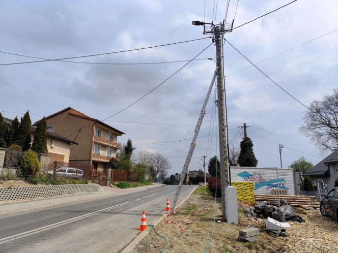 Naczelnik OSP zginął, jadąc na akcję. Trzy małe dziewczynki zostały bez taty