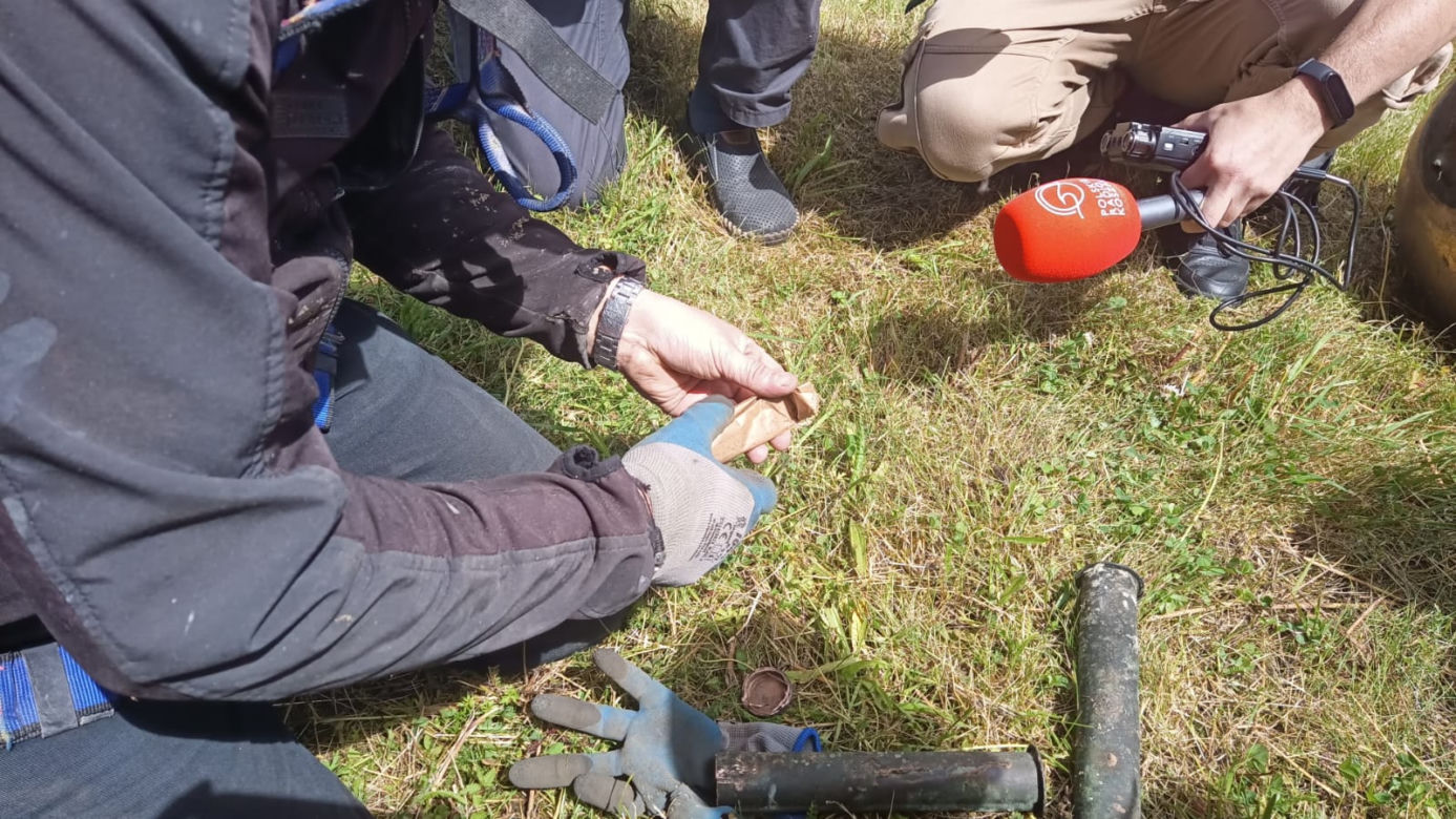 Iglica kościoła skrywała tajemnicę sprzed lat. Sensacyjne odkrycie w Juchowie