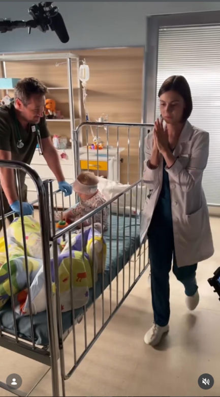 Na dobre i na złe nowy sezon na planie. Nina (Rita Sobocińska), Blanka (Pola Gonciarz), Aleś (Paweł Małaszyński)