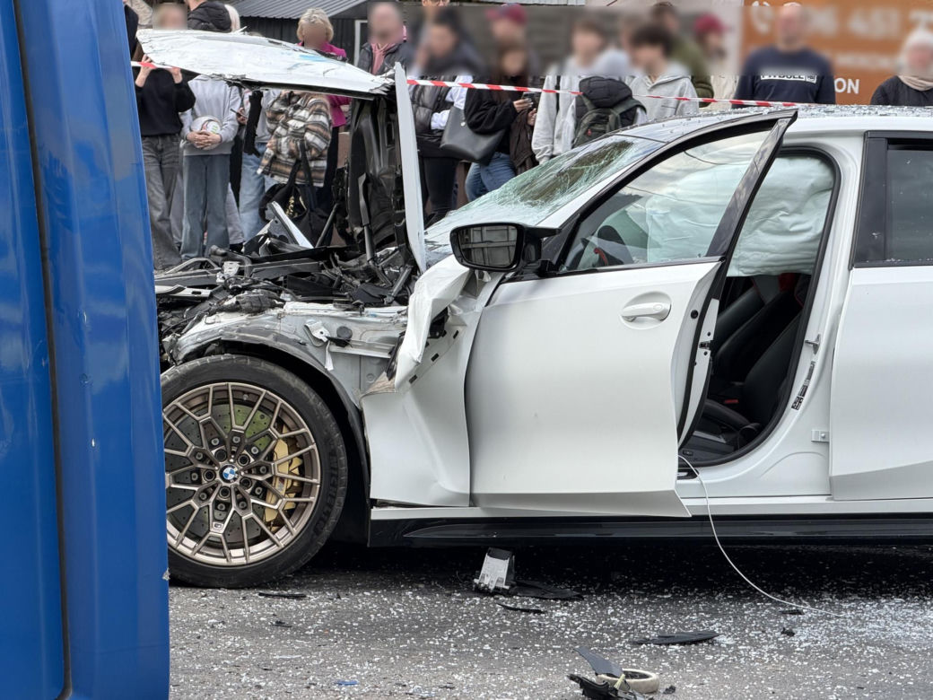 Wypadek w Markach. Autobus zderzył się z osobówką. Jest wielu rannych!
