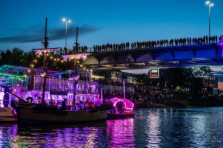 Parada Riverlights 2026 na Wiśle. Rozświetlone łodzie przyciągną tłumy na plaże i bulwary