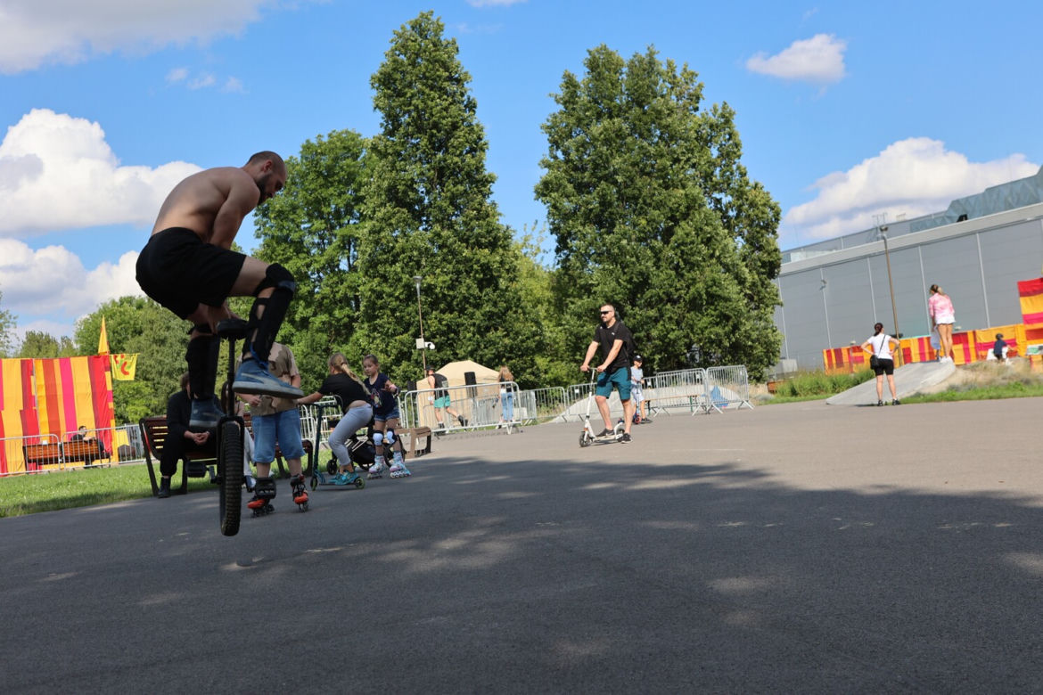 Monocyklowy trial w Parku Ludowym w Lublinie w ramach Europejskiej Konwencji Żonglerskiej