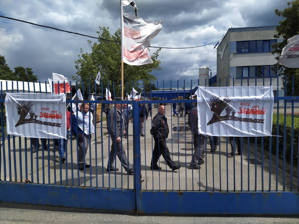 Trwa strajk generalny w Altrad Mostostal. Protestujących poparli związkowcy z Mostostalu Siedlce - zobacz zdjęcia!