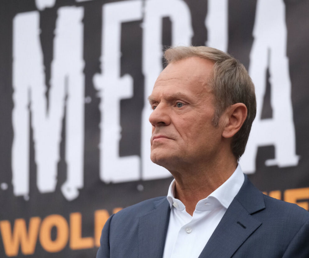 Protest przeciwko lex TVN w Warszawie. Tusk wzywa na Krakowskie Przedmieście 