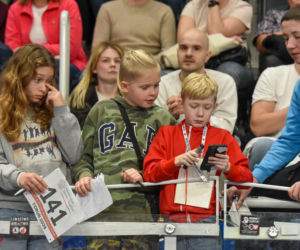 Halowe mistrzostwa Polski w Kujawsko-Pomorskiej Arenie Toruń. Zdjęcia kibiców i zawodników