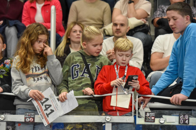 Halowe mistrzostwa Polski w Kujawsko-Pomorskiej Arenie Toruń. Zdjęcia kibiców i zawodników