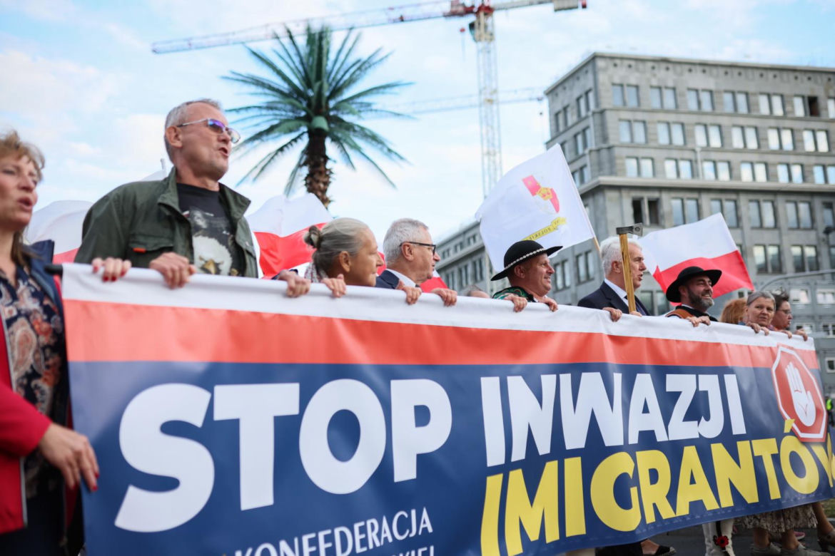 W Warszawie odbył się antyimigrancki marsz i kontrmanifestacja. Pojawiło się kilka tysięcy osób