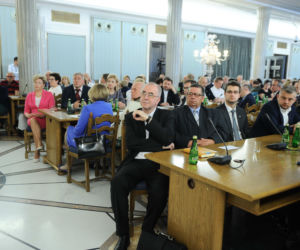 Posłowie PiS chcą zabrać Polakom alkohol