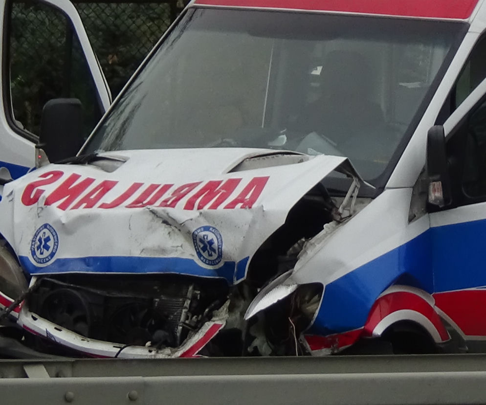 Tragiczny wypadek karetki, która wiozła zakażonego