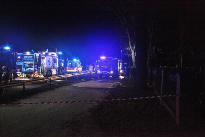 Pożar wybuchł w nocy. Ogień i dym odcięły drogę ucieczki czteroosobowej rodzinie