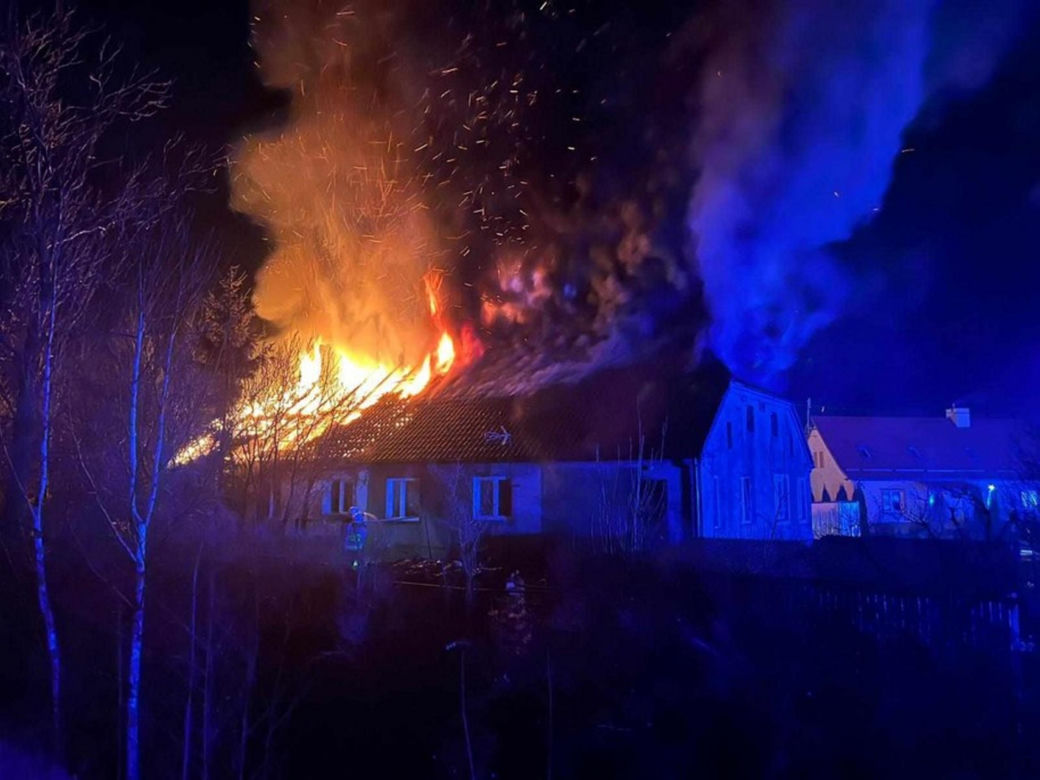 Tragiczny pożar budynku wielorodzinnego. Nie żyje jedna osoba, dwie są poparzone