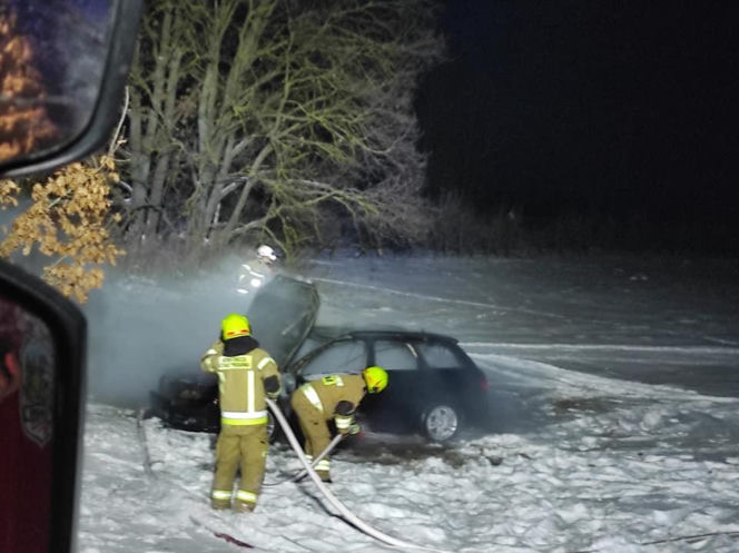 Pożar auta osobowego w Helenowie