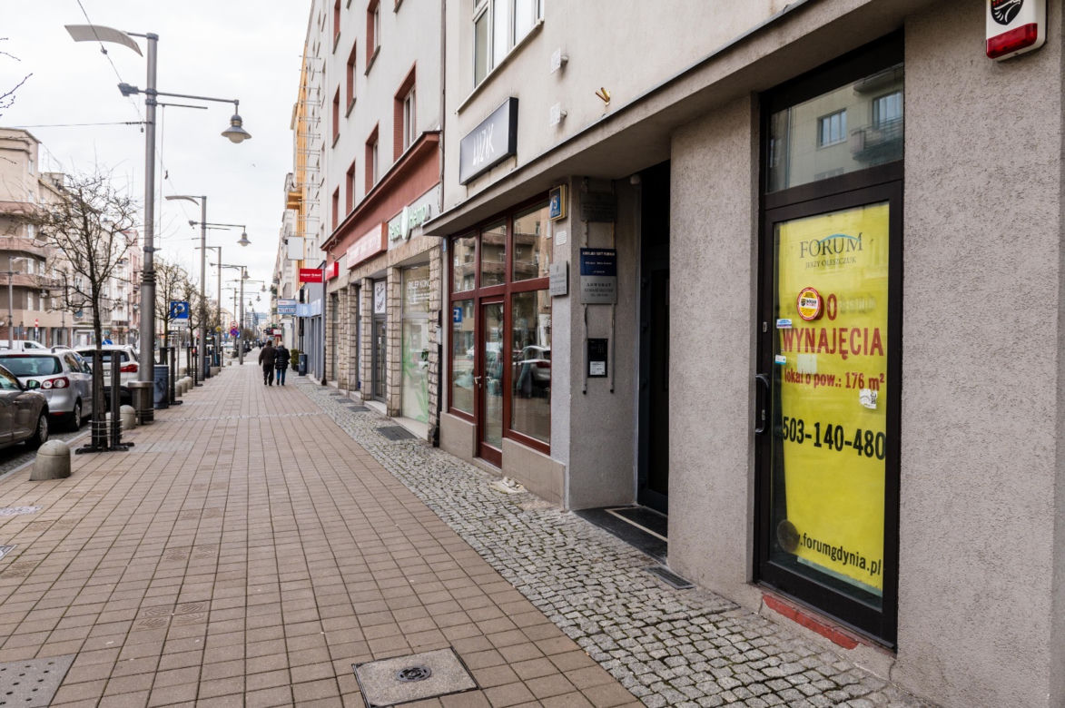 Koronawirus w Trójmieście. Przedsiębiorcy likwidują sklepy by uratować pracowników [ZDJĘCIA]