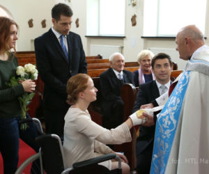 M jak miłość odc. 1111. Ewa (Dominika Kluźniak), Marek (Kacper Kuszewski), Barbara (Teresa Lipowska), Lucjan (Witold Pyrkosz), Ula (Iga Krefft), Tomek (Andrzej Młynarczyk) 