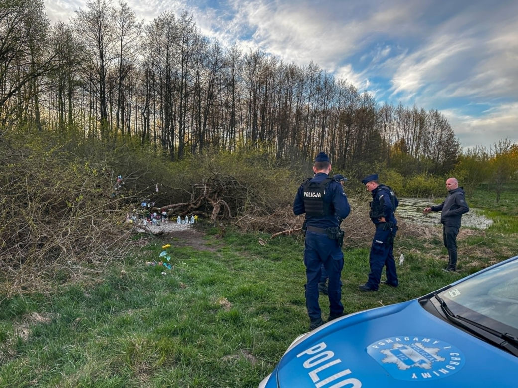 Makabryczne znalezisko w miejscu śmierci Mai z Mławy To znajdowało się w zakopanym pudełku