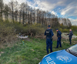 Makabryczne znalezisko w miejscu śmierci Mai z Mławy To znajdowało się w zakopanym pudełku