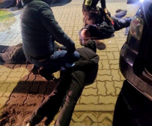 Szli na ustawkę z kominiarkami i gazem pieprzowym. Policja pokrzyżowała ich plany!