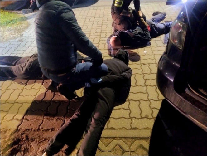 Szli na ustawkę z kominiarkami i gazem pieprzowym. Policja pokrzyżowała ich plany!