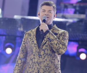 Tak Zenon Martyniuk zmieniał się przez lata. Na początku kariery nosił zupełnie inną fryzurę
